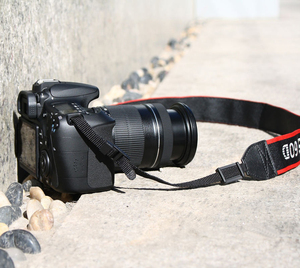 DF Wholesale Original 96% Neuf Appareil Photo Reflex Numérique 60D APS-C Full HD 1080p avec Objectif EF-S 18-200mm F/3.5-5.6 IS - Product Image 3