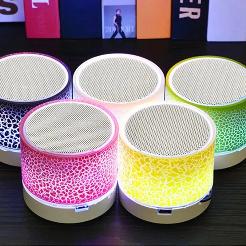 2023 Neue tragbare bunte LED-USB-Stereo-Sound-Spieluhr für den Außenbereich Mini Wireless Loud speaker Crack A9-Lautsprecher mit LED Tf USB