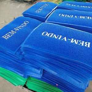 Prix usine PVC bobine tapis <span class=keywords><strong>de</strong></span> <span class=keywords><strong>porte</strong></span> d'entrée moderne motif carré tissé rouleaux faits à la machine lavable pour une utilisation <span class=keywords><strong>de</strong></span> bain en plein air - Product Image 6