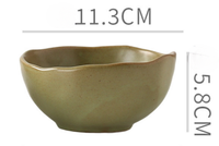 Vente en gros de vaisselle élégante et durable de style vintage pour restaurant et maison, assiettes et bols en céramique irréguliers