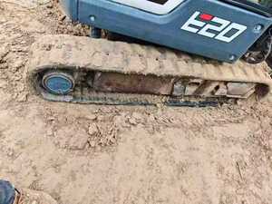 Mini-excavatrice CAT E20 d'occasion en bon état, 2 tonnes, excavatrice hydraulique sur chenilles avec accessoire tarière, chenilles en caoutchouc - Product Image 6