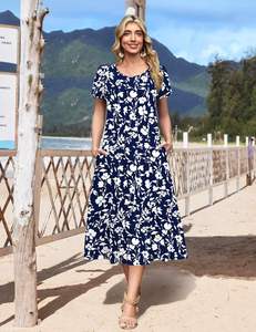 Robe longue tropicale à fleurs pour femmes à manches courtes, idéale pour les vacances à la plage au quotidien. Fabriqué en tissu climatisé. - Product Image 2