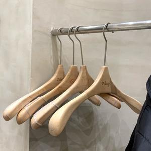 Cintres pour vêtements, étireurs et pinces à <span class=keywords><strong>pantalon</strong></span> pour magasin <span class=keywords><strong>de</strong></span> vêtements, robe <span class=keywords><strong>de</strong></span> mariée, en bois massif sans couture - Product Image 2