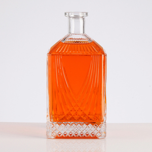 Diseño exquisito en relieve Mini whisky botella de vidrio con tapa de oro - Product Image 3