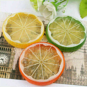 1 pièce de tranches de citron artificielles en plastique, <span class=keywords><strong>fruits</strong></span> factices réalistes, accessoires décoratifs ondulants - Product Image 2