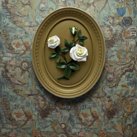 Sculpture murale ovale vintage en résine, art mural floral peint à la main, décoration murale unique en relief floral antique pour couloir et salon