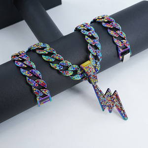 Le sens du design est léger, luxueux et cool. Collier pendentif sept couleurs, style hip-hop, street dance - Product Image 4