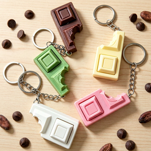 Pendentifs porte-clés en plastique chocolaté créatifs de style nouveau, personnalisables CCH - Product Image 1