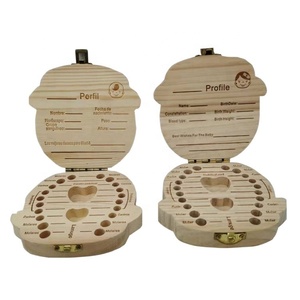 Boîte de rangement écologique en bois naturel gravé pour la première dent de bébé, avec carte de jalons pour garçons et filles - Product Image 1