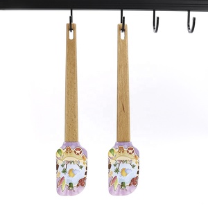 Spatules en silicone pour pâtisserie avec manche en bois, thème estival premium pour la cuisine - Product Image 5