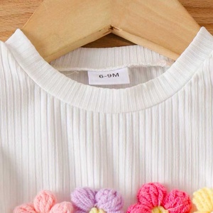 Conjunto de Dos Piezas para Niñas Pequeñas, <span class=keywords><strong>Ropa</strong></span> de Verano, Top de Manga Corta con Estampado Floral Tridimensional y Pantalones Acampanados - Product Image 3