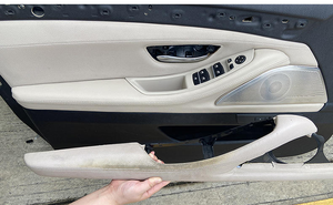 Set di 8 Pezzi LHD F10 F18 Maniglie Interne in Pelle per Porta Passeggero per BMW <span class=keywords><strong>Serie</strong></span> <span class=keywords><strong>5</strong></span> F10 F18 520i 523i 525i 528i 535i - Product Image 4