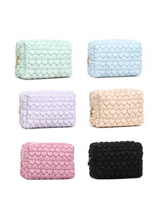 Pochette de maquillage matelassée en forme de cœur, pochette cosmétique à fermeture éclair, trousse de toilette de voyage, sac de rangement portable - Product Image 2