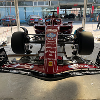 Modèle d'art de vitrine commerciale personnalisée de luxe, sculpture de voiture de course F1 rouge en fibre de verre