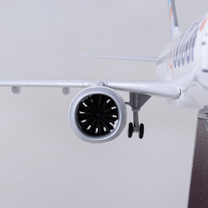Modèle d'<span class=keywords><strong>avion</strong></span> en résine moulée sous pression Flydubai Boeing 737 à l'échelle 1/85, réaliste, 47 cm, objet de <span class=keywords><strong>collection</strong></span>, cadeau de Noël et du Nouvel An - Product Image 3