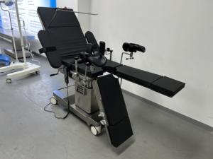 طاولة تشغيل مدمجة ببطارية مع أربع عجلات كبيرة نظام تحكم مزدوج متوافق مع الذراع C - Product Image 2