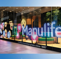 Pantalla LED transparente P3.91-7.82 para video wall, tamaño personalizado para instalación publicitaria en vidrio de centros comerciales interiores.