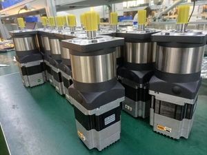 มอเตอร์ไฮบริด 48V แบบรวม 34 มอเตอร์ คุณภาพมาตรฐาน CE ขนาด 60 มม. 400 วัตต์ 3000 รอบต่อนาที แรงบิด 1.27 นิวตันเมตร Nema24 สำหรับรถยนต์ - Product Image 3