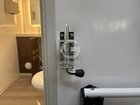 Toilettes mobiles écologiques haut de gamme à quatre compartiments en tôle galvanisée avec lavabo pour appartements extérieurs
