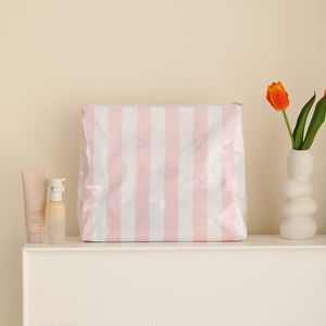Bolsa <span class=keywords><strong>de</strong></span> Aseo <span class=keywords><strong>de</strong></span> Viaje con Logotipo Personalizado, Bolsa <span class=keywords><strong>de</strong></span> Cosméticos con Diseño <span class=keywords><strong>de</strong></span> Triángulo <span class=keywords><strong>a</strong></span> Rayas <span class=keywords><strong>de</strong></span> PVC al por Mayor - Product Image 2