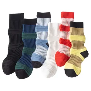 Emballage de logo personnalisé de qualité fantaisie unisexe composé de différents types de chaussettes heureuses pour hommes chaussettes colorées Happy Wholesale