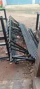 Chariot à roues robuste avec structure en acier pour la manutention de matériaux de construction et l'utilisation sur chantier - Product Image 2