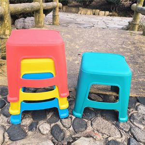 Tabouret carré en plastique épais pour enfants, repose-pieds de salle de bain pour enfants de 3 ans et plus, matériau PP de couleur mixte, 25x28cm - Product Image 4