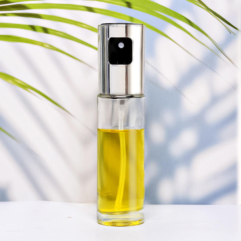 Bouteille transparente avec pompe en argent