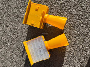 Feux de signalisation routière solaires / Feux de barricade LED jaunes rouges 24LED 48LED / Feux de sécurité routière / Feux d'avertissement - Product Image 2