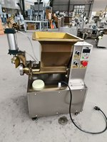 Machine à presser et à former des gâteaux de lune, machine à découper les morceaux de pâte, machine entièrement automatique de division de la pâte et de formation de galettes