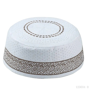 Venta al por mayor directa de fábrica de gorros musulmanes tejidos baratos, kufi, tofi, taqiyah para la oración de verano, pesca y fiestas. - Product Image 2