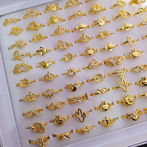 Ingrosso 100 Scatole di Anelli Placcati Oro Lisci, Gioielli Trendy Europei e Americani per Donne, per Bancarelle di Mercato Notturno - Product Image 3