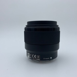 Lente Sony de Segunda Mano Original de Alta Calidad, 50mm F1.8 de Gran Apertura, Montura FE, Formato Completo, Ideal para Retratos y Fotografía Urbana - Product Image 2