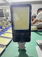 Haute luminosité étanche IP66 route lampadaire 100W 200W 300W 400W 500W plusieurs Modes de contrôle LED lampadaires solaires