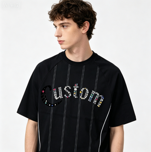 เสื้อยืดผู้ชายลายทางสีดำขนาดใหญ่ประดับเพชรเทียม สไตล์สตรีทแวร์ฮิปฮอป แขนสั้น ผ้าฝ้าย - Product Image 1