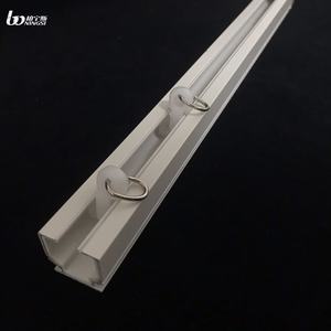 Rail de <span class=keywords><strong>rideau</strong></span> monté par plafond durable résistant en métal d'alliage d'aluminium de glissière facilement avec le <span class=keywords><strong>PVC</strong></span> silencieux - Product Image 2
