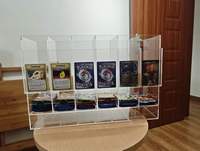 Boîte de présentation en acrylique pour booster PTCG - Éclairage LED rotatif moderne et écologique, pré-assemblée pour bureau