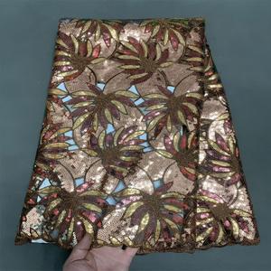 Tissu africain, robe africaine, tissu brodé de sequins, design de tissu pour robe de mariée, costume de scène, tissu brodé - Product Image 3