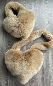 2024 moelleux en peluche hiver femmes sacs à main en forme de coeur fausse fourrure de raton laveur en forme de coeur sac à bandoulière mignon amour fourre-tout sacs pour les femmes - Product Image 3