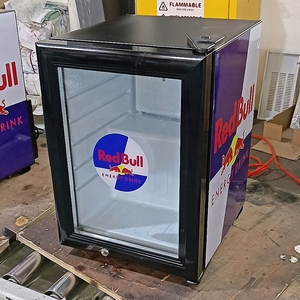 2025 en çok satan Mini enerji içecek buzdolabı küçük Red Bull Mini buzdolabı için Cafe otel süpermarket için soğutma ekipmanları
