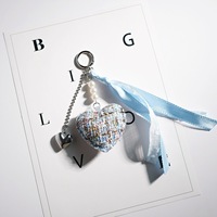 Porte-clés Cœur en Tissu Tweed à Carreaux avec Pendentif Ruban Perlé, Accessoire de Sac, Anneau de Clé, Cadeau Esthétique pour Femmes et Filles