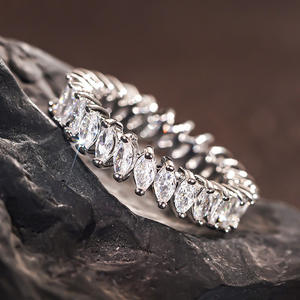 A044 Anello da donna con diamante sintetico taglio Princess, classico anello di fidanzamento per gioielli da matrimonio - Product Image 4