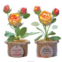 Décorations modernes pour la maison, pot de fleurs rose lumineux, plante artificielle, rose en crochet tricotée à la main, lampe en forme de rose