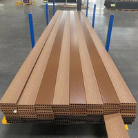 Revêtement de terrasse extérieur en WPC, imperméable et ignifuge, moderne, pour jardin, avec gaufrage profond et installation par emboîtement – Vente en gros fabricant