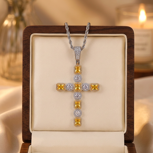 Colgante de lujo estilo hip hop para fiestas y eventos, con incrustaciones de plata 925, moissanita y diamantes, con forma de cruz, crucifijo o amuleto religioso. - Product Image 4