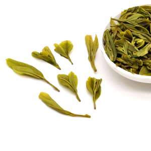 Thé vert Longjing Dragon Well biologique pour infusion à froid et thé glacé, avec des notes naturelles de marron doux et rafraîchissant pour les boissons estivales - Product Image 6