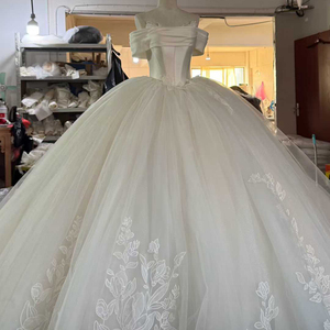 Lsoy041 for Modern Ball Gown Floor-Length <b>Wedding</b> Dress with Sweetheart Neckline Chapel Train Backless Design Puffy Skirt - Product Image 1