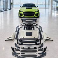 Kit complet de conversion et de lifting pour Ford Mustang GT500 2015-2017 : pare-chocs avant et arrière, capot et ailes modifiés.