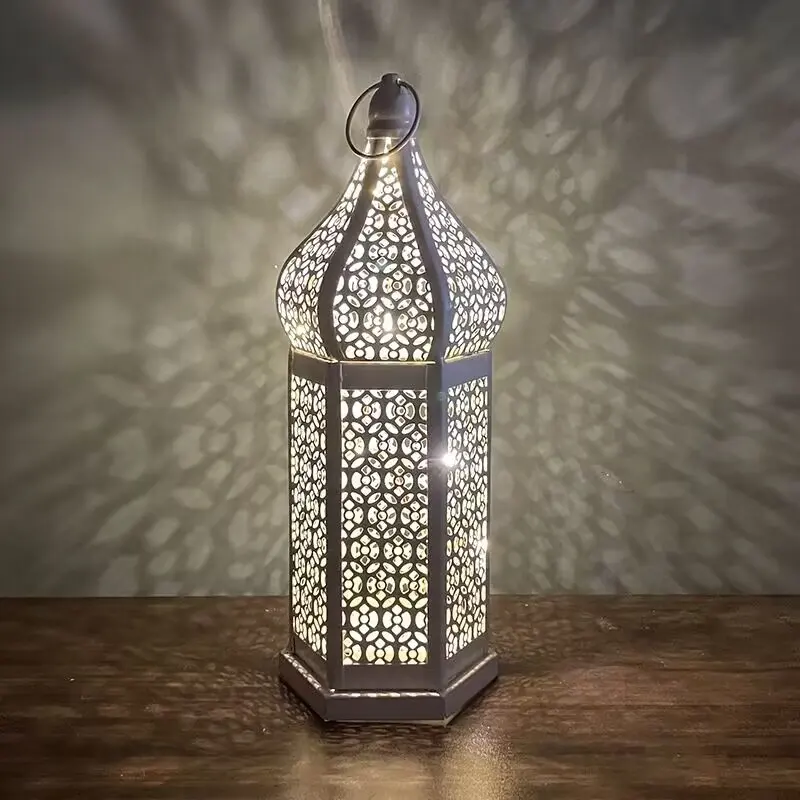 Stock Eid Gift Retro Hollow out LED Lantern Wrought Iron Candlelight Gold Large Moroccan Lanterns Decorative Ramadan Lantern