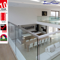 Systèmes de garde-corps en verre avec fixation en U en aluminium pour terrasses de villas et bords de piscine